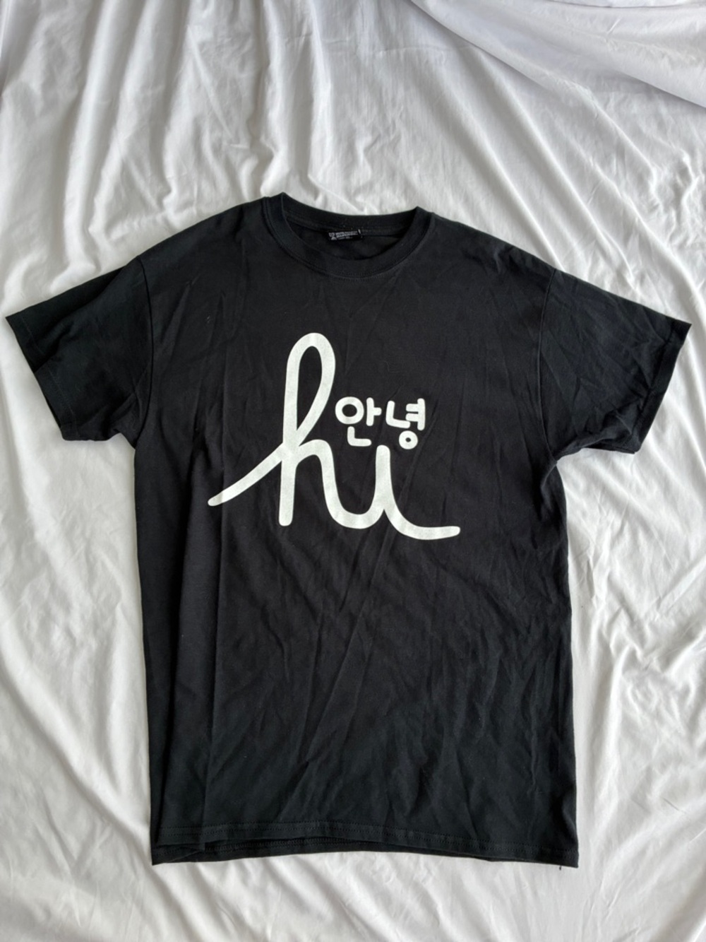 Black In4mation 'hi 안녕' Graphic Tee